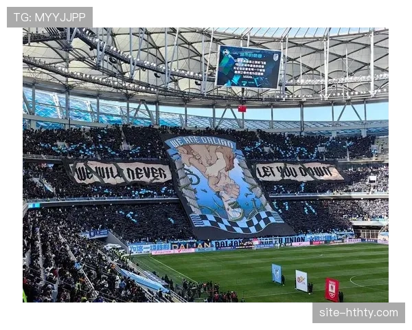 球迷文化观察:北看台Tifo如何通过视觉艺术展现本队的战术理念与防守精神 球迷文化观察:北看台Tifo如何通过视觉艺术展现本队的战术理念与防守精神