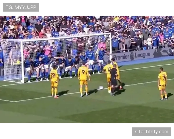 现场：帕尔默任意球直挂死角，斯坦福桥陷入沸腾